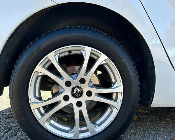 Белый Рено Меган, объемом двигателя 1.5 л и пробегом 277 тыс. км за 7700 $, фото 20 на Automoto.ua