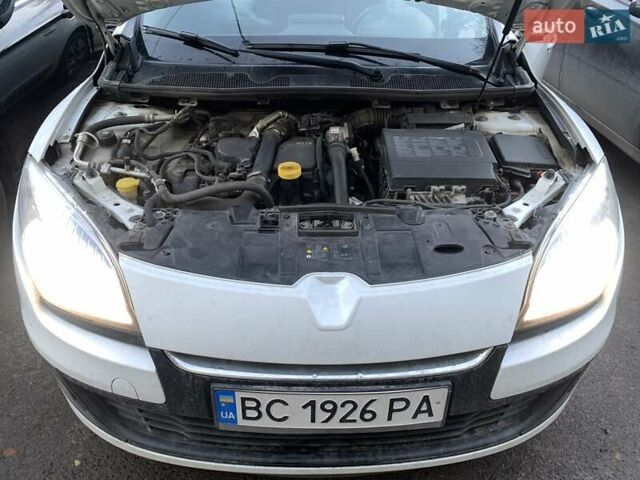 Белый Рено Меган, объемом двигателя 1.5 л и пробегом 260 тыс. км за 8100 $, фото 2 на Automoto.ua
