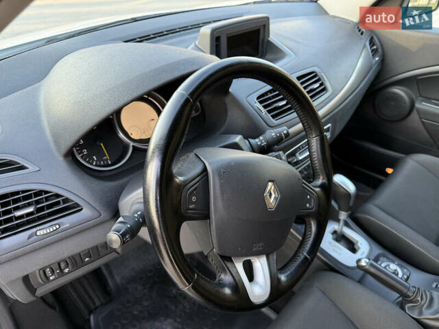 Белый Рено Меган, объемом двигателя 1.5 л и пробегом 257 тыс. км за 7200 $, фото 11 на Automoto.ua