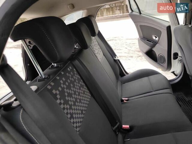 Белый Рено Меган, объемом двигателя 1.5 л и пробегом 250 тыс. км за 6700 $, фото 31 на Automoto.ua