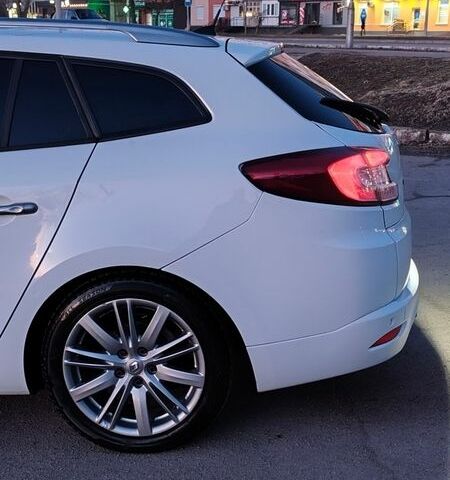 Белый Рено Меган, объемом двигателя 1.46 л и пробегом 285 тыс. км за 8000 $, фото 4 на Automoto.ua