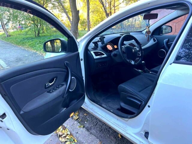 Белый Рено Меган, объемом двигателя 1.5 л и пробегом 269 тыс. км за 6750 $, фото 6 на Automoto.ua