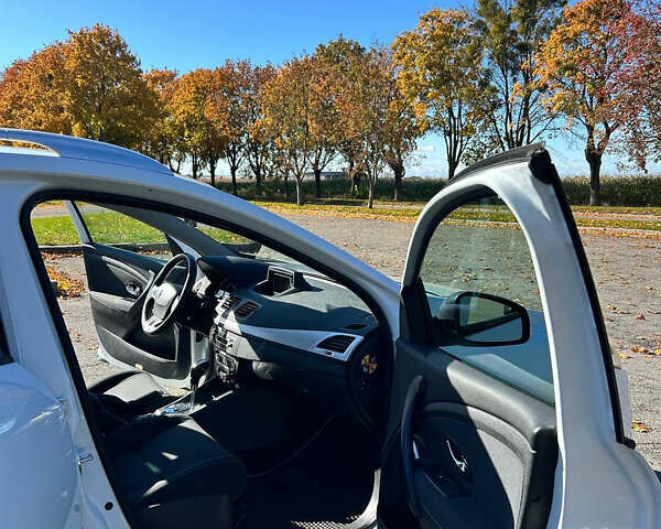 Белый Рено Меган, объемом двигателя 1.5 л и пробегом 277 тыс. км за 7700 $, фото 15 на Automoto.ua