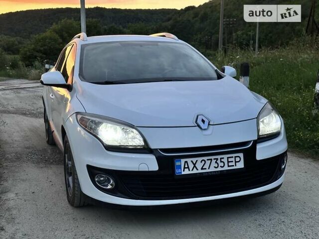 Белый Рено Меган, объемом двигателя 1.5 л и пробегом 306 тыс. км за 6600 $, фото 2 на Automoto.ua