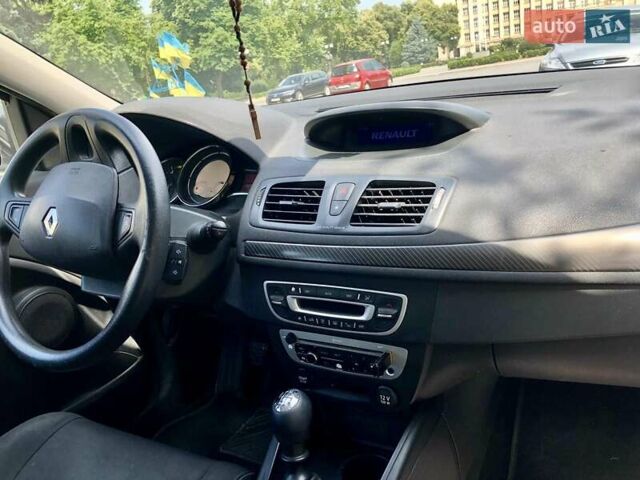 Белый Рено Меган, объемом двигателя 1.46 л и пробегом 290 тыс. км за 6900 $, фото 6 на Automoto.ua