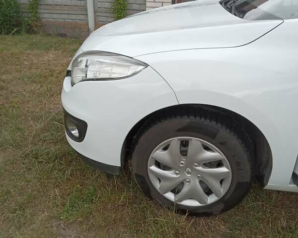 Белый Рено Меган, объемом двигателя 1.5 л и пробегом 200 тыс. км за 7600 $, фото 13 на Automoto.ua