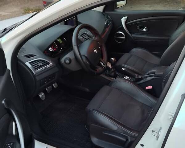 Білий Рено Меган, об'ємом двигуна 1.5 л та пробігом 250 тис. км за 9300 $, фото 10 на Automoto.ua