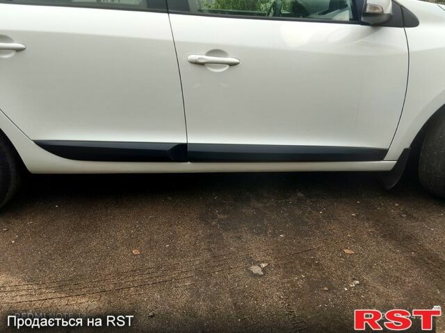 Белый Рено Меган, объемом двигателя 1.5 л и пробегом 308 тыс. км за 7200 $, фото 2 на Automoto.ua