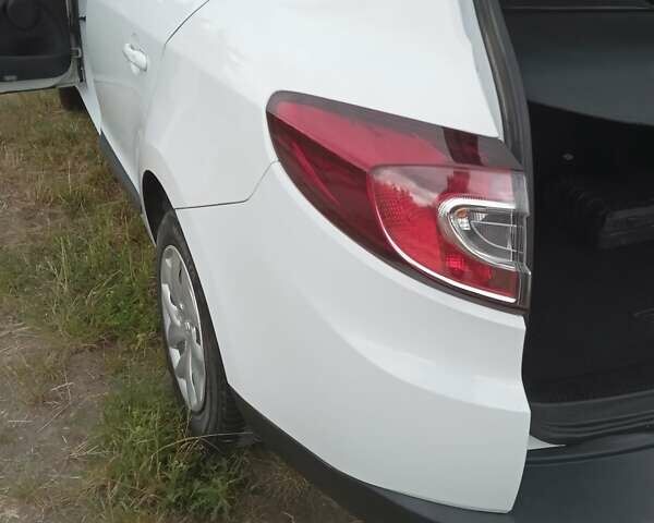 Белый Рено Меган, объемом двигателя 1.5 л и пробегом 200 тыс. км за 7600 $, фото 25 на Automoto.ua