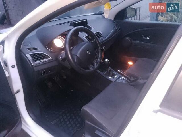 Белый Рено Меган, объемом двигателя 1.46 л и пробегом 333 тыс. км за 7000 $, фото 7 на Automoto.ua