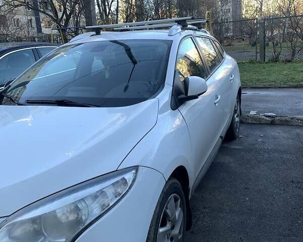 Белый Рено Меган, объемом двигателя 1.5 л и пробегом 260 тыс. км за 8100 $, фото 1 на Automoto.ua