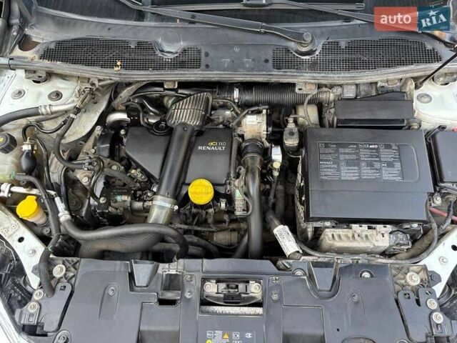 Білий Рено Меган, об'ємом двигуна 1.5 л та пробігом 220 тис. км за 7200 $, фото 1 на Automoto.ua