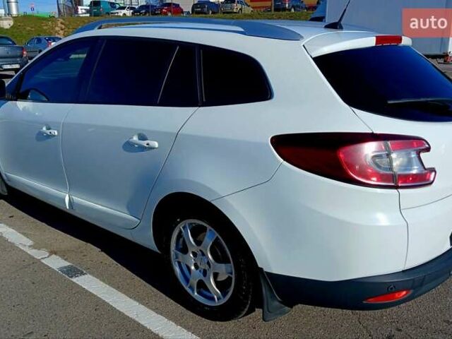 Белый Рено Меган, объемом двигателя 1.5 л и пробегом 207 тыс. км за 8500 $, фото 4 на Automoto.ua