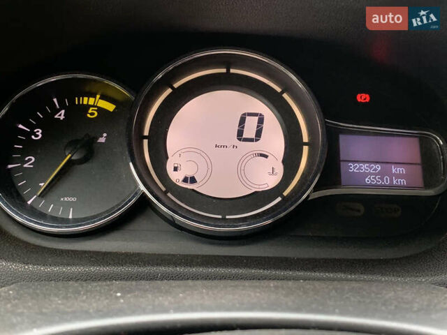 Белый Рено Меган, объемом двигателя 1.5 л и пробегом 300 тыс. км за 7300 $, фото 6 на Automoto.ua