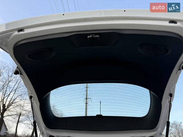 Белый Рено Меган, объемом двигателя 1.5 л и пробегом 259 тыс. км за 7999 $, фото 31 на Automoto.ua