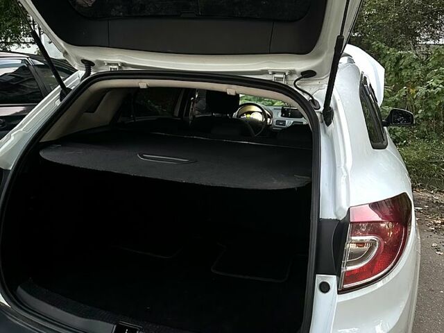 Белый Рено Меган, объемом двигателя 1.5 л и пробегом 235 тыс. км за 7200 $, фото 8 на Automoto.ua