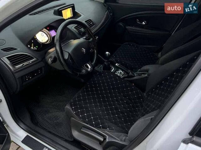 Белый Рено Меган, объемом двигателя 1.5 л и пробегом 300 тыс. км за 6600 $, фото 13 на Automoto.ua