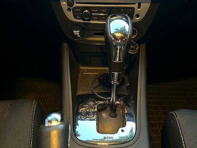 Белый Рено Меган, объемом двигателя 1.5 л и пробегом 235 тыс. км за 7200 $, фото 3 на Automoto.ua