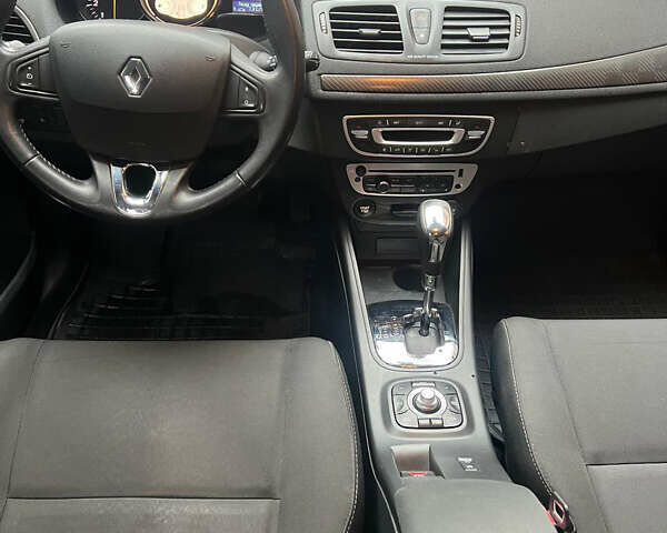 Белый Рено Меган, объемом двигателя 1.46 л и пробегом 290 тыс. км за 7300 $, фото 5 на Automoto.ua