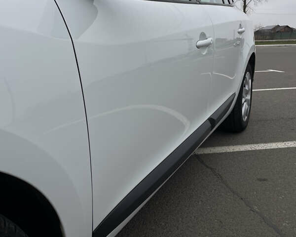 Білий Рено Меган, об'ємом двигуна 1.46 л та пробігом 256 тис. км за 7999 $, фото 4 на Automoto.ua