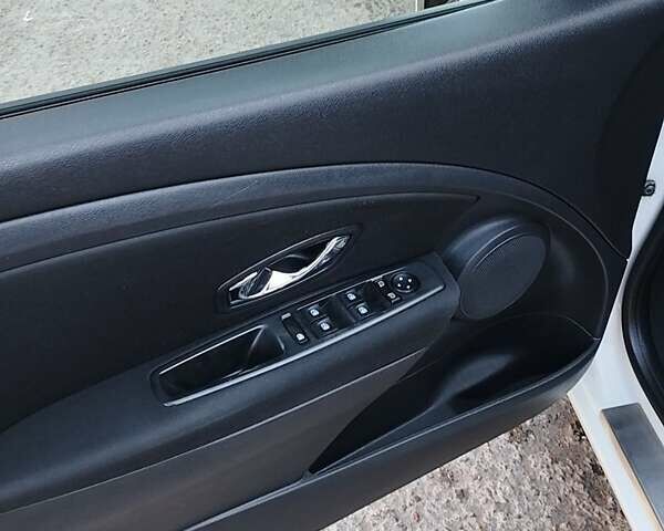 Білий Рено Меган, об'ємом двигуна 1.5 л та пробігом 299 тис. км за 8350 $, фото 15 на Automoto.ua