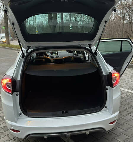 Белый Рено Меган, объемом двигателя 1.5 л и пробегом 241 тыс. км за 10200 $, фото 13 на Automoto.ua