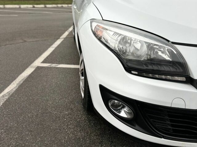 Белый Рено Меган, объемом двигателя 0 л и пробегом 260 тыс. км за 8300 $, фото 1 на Automoto.ua