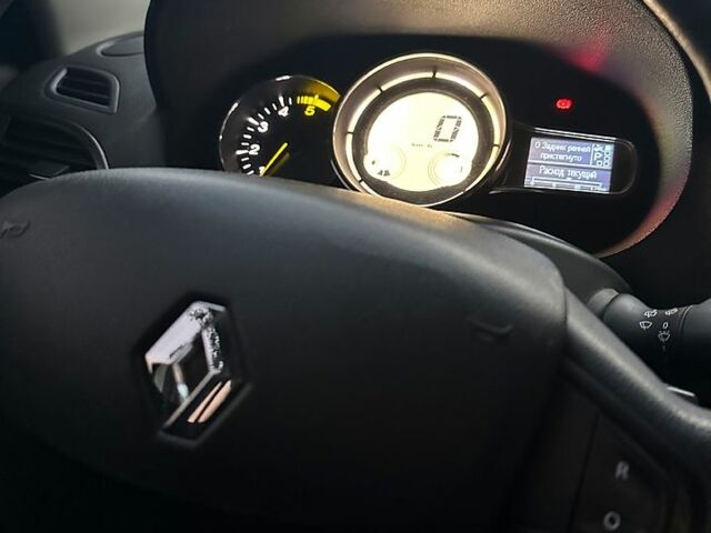 Белый Рено Меган, объемом двигателя 1.5 л и пробегом 235 тыс. км за 7200 $, фото 4 на Automoto.ua