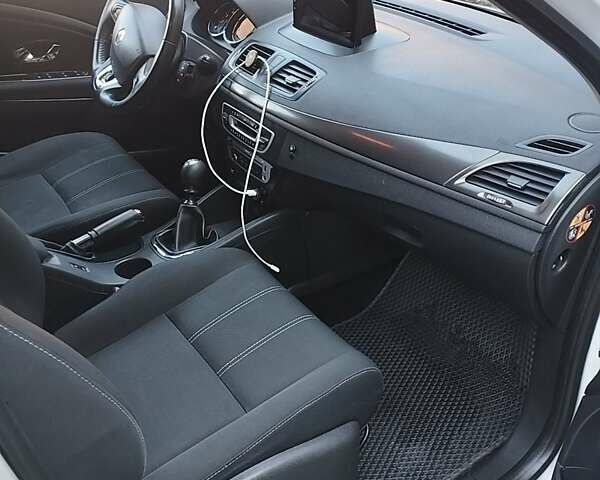 Білий Рено Меган, об'ємом двигуна 1.5 л та пробігом 299 тис. км за 8350 $, фото 11 на Automoto.ua