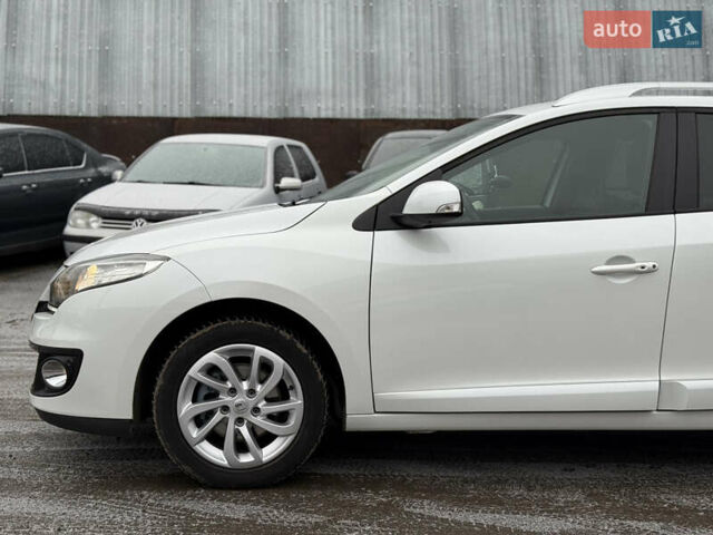 Белый Рено Меган, объемом двигателя 1.6 л и пробегом 153 тыс. км за 9300 $, фото 3 на Automoto.ua