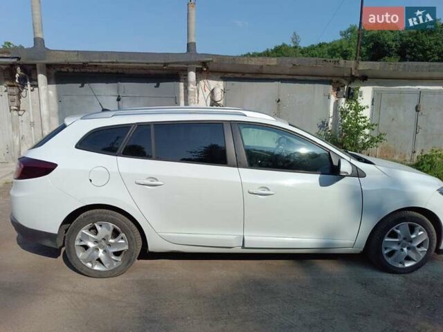 Белый Рено Меган, объемом двигателя 1.5 л и пробегом 250 тыс. км за 7100 $, фото 4 на Automoto.ua