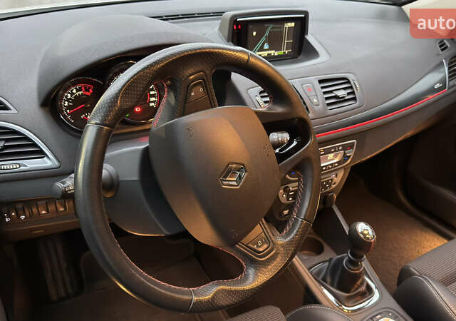 Белый Рено Меган, объемом двигателя 1.5 л и пробегом 241 тыс. км за 10200 $, фото 15 на Automoto.ua