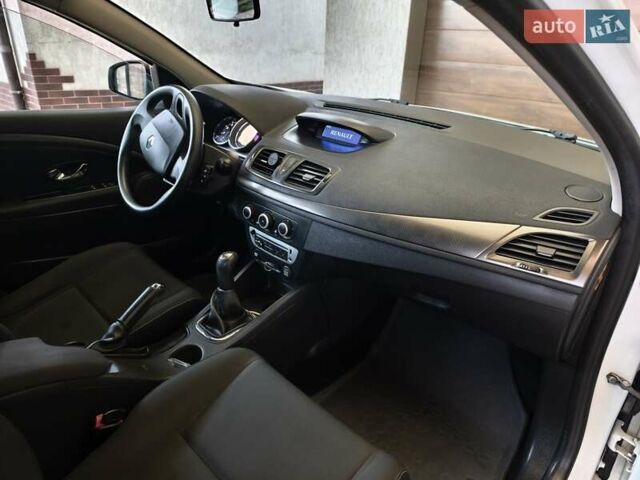 Белый Рено Меган, объемом двигателя 1.5 л и пробегом 269 тыс. км за 6700 $, фото 2 на Automoto.ua