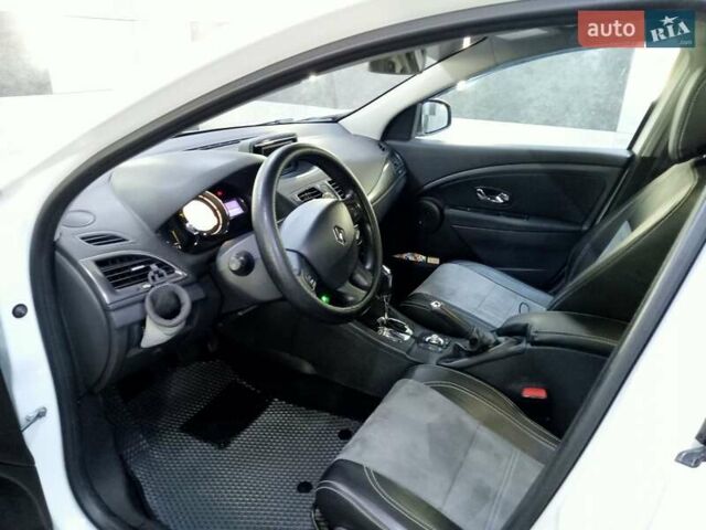 Белый Рено Меган, объемом двигателя 1.5 л и пробегом 244 тыс. км за 7500 $, фото 4 на Automoto.ua