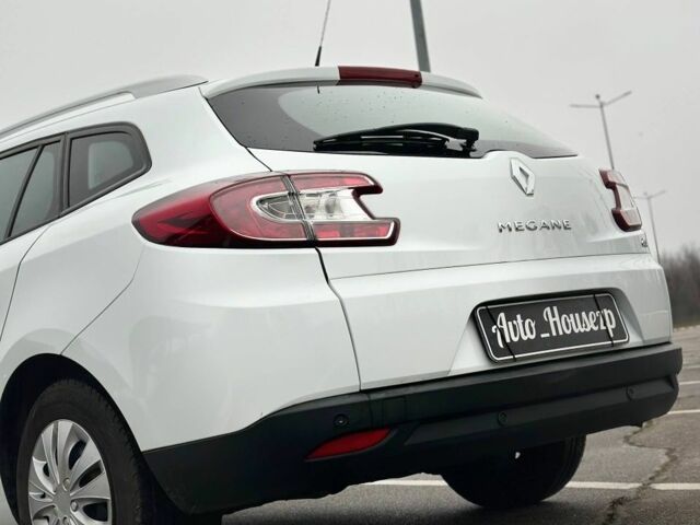 Белый Рено Меган, объемом двигателя 0 л и пробегом 260 тыс. км за 8300 $, фото 5 на Automoto.ua