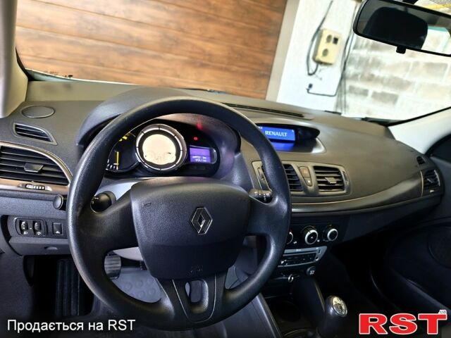 Белый Рено Меган, объемом двигателя 1.5 л и пробегом 269 тыс. км за 6700 $, фото 12 на Automoto.ua