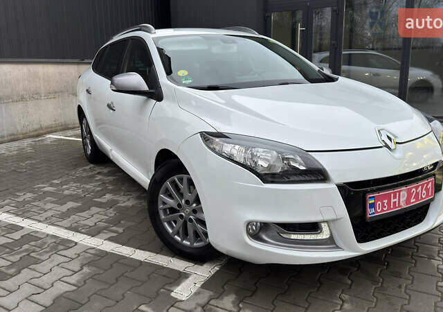 Белый Рено Меган, объемом двигателя 1.5 л и пробегом 241 тыс. км за 10200 $, фото 2 на Automoto.ua