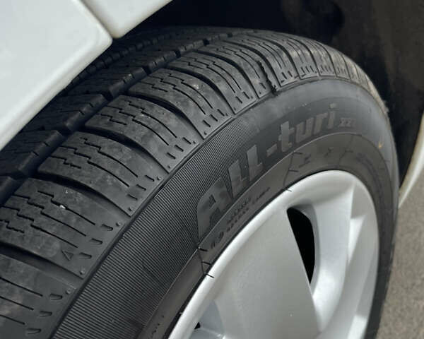 Білий Рено Меган, об'ємом двигуна 1.46 л та пробігом 256 тис. км за 7999 $, фото 2 на Automoto.ua