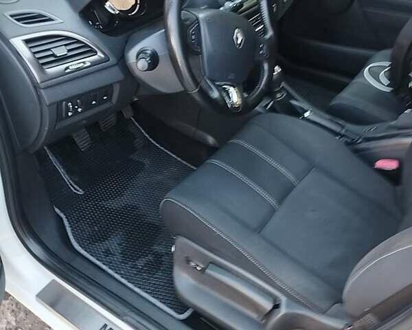 Білий Рено Меган, об'ємом двигуна 1.5 л та пробігом 299 тис. км за 8350 $, фото 12 на Automoto.ua