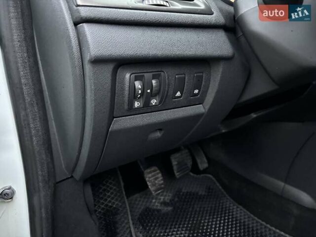 Білий Рено Меган, об'ємом двигуна 1.5 л та пробігом 248 тис. км за 7300 $, фото 25 на Automoto.ua