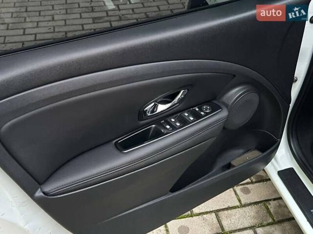 Белый Рено Меган, объемом двигателя 1.5 л и пробегом 300 тыс. км за 6600 $, фото 14 на Automoto.ua