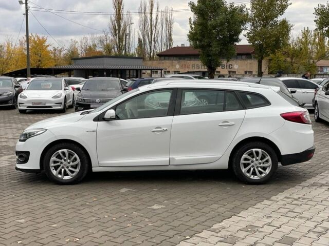 Рено Меган 2013 в Кривом Роге на Automoto.ua Белый Рено Меган, объемом двигателя 1.5 л и пробегом 148 тыс. км за 9100 $, фото 4 на Automoto.ua