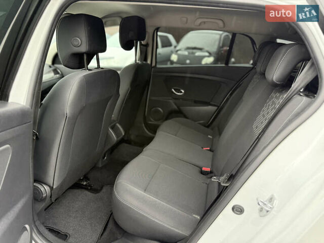 Белый Рено Меган, объемом двигателя 1.6 л и пробегом 153 тыс. км за 9300 $, фото 29 на Automoto.ua