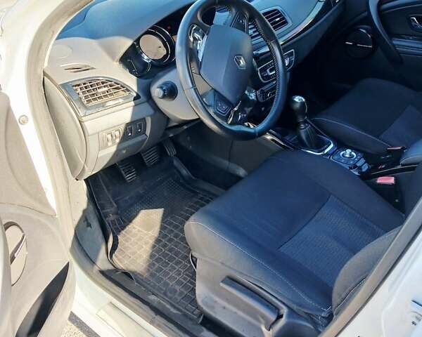 Белый Рено Меган, объемом двигателя 1.5 л и пробегом 207 тыс. км за 8500 $, фото 23 на Automoto.ua