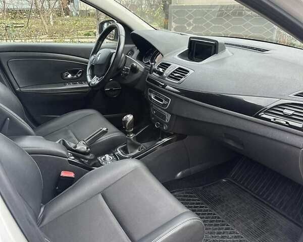 Белый Рено Меган, объемом двигателя 1.6 л и пробегом 245 тыс. км за 8800 $, фото 11 на Automoto.ua