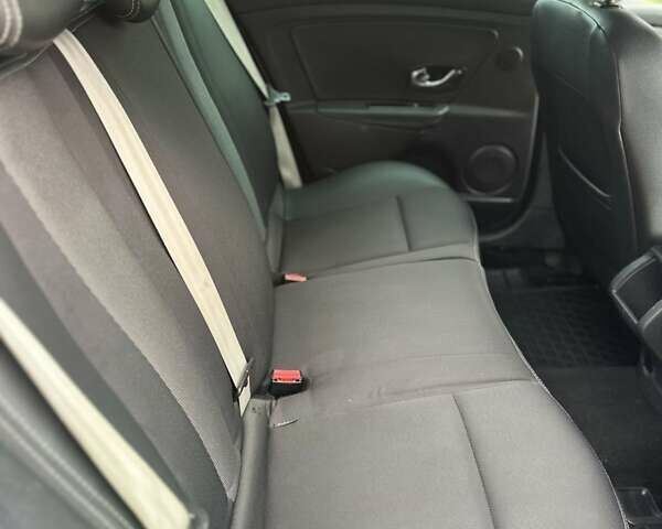 Белый Рено Меган, объемом двигателя 1.6 л и пробегом 245 тыс. км за 8800 $, фото 15 на Automoto.ua