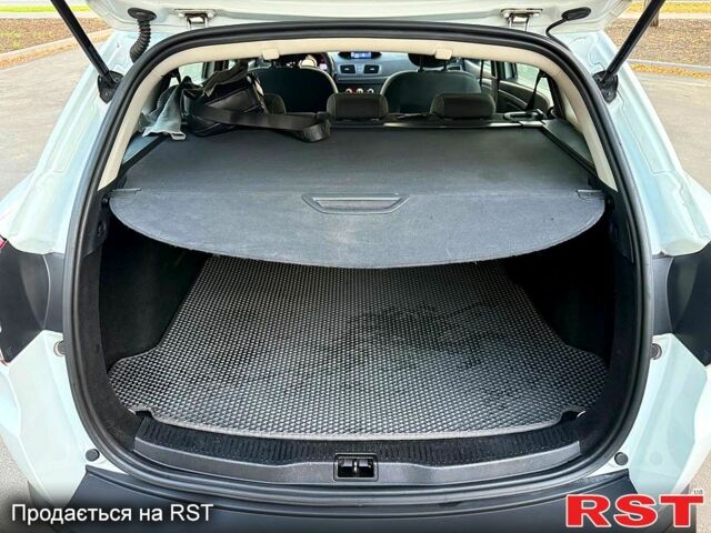 Белый Рено Меган, объемом двигателя 1.5 л и пробегом 258 тыс. км за 6999 $, фото 6 на Automoto.ua