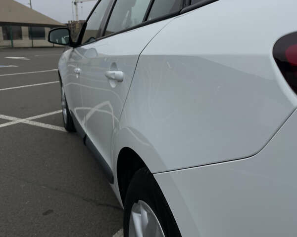 Білий Рено Меган, об'ємом двигуна 1.46 л та пробігом 256 тис. км за 7999 $, фото 9 на Automoto.ua