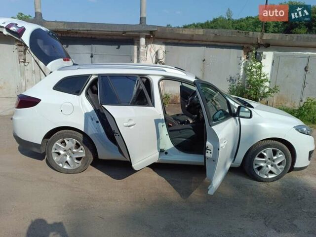 Белый Рено Меган, объемом двигателя 1.5 л и пробегом 250 тыс. км за 7100 $, фото 15 на Automoto.ua