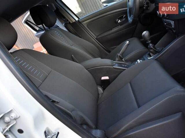 Белый Рено Меган, объемом двигателя 1.46 л и пробегом 252 тыс. км за 7800 $, фото 38 на Automoto.ua